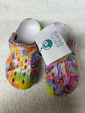 Pacific Dreams Colorful Pink Blue Slip-On Clogs